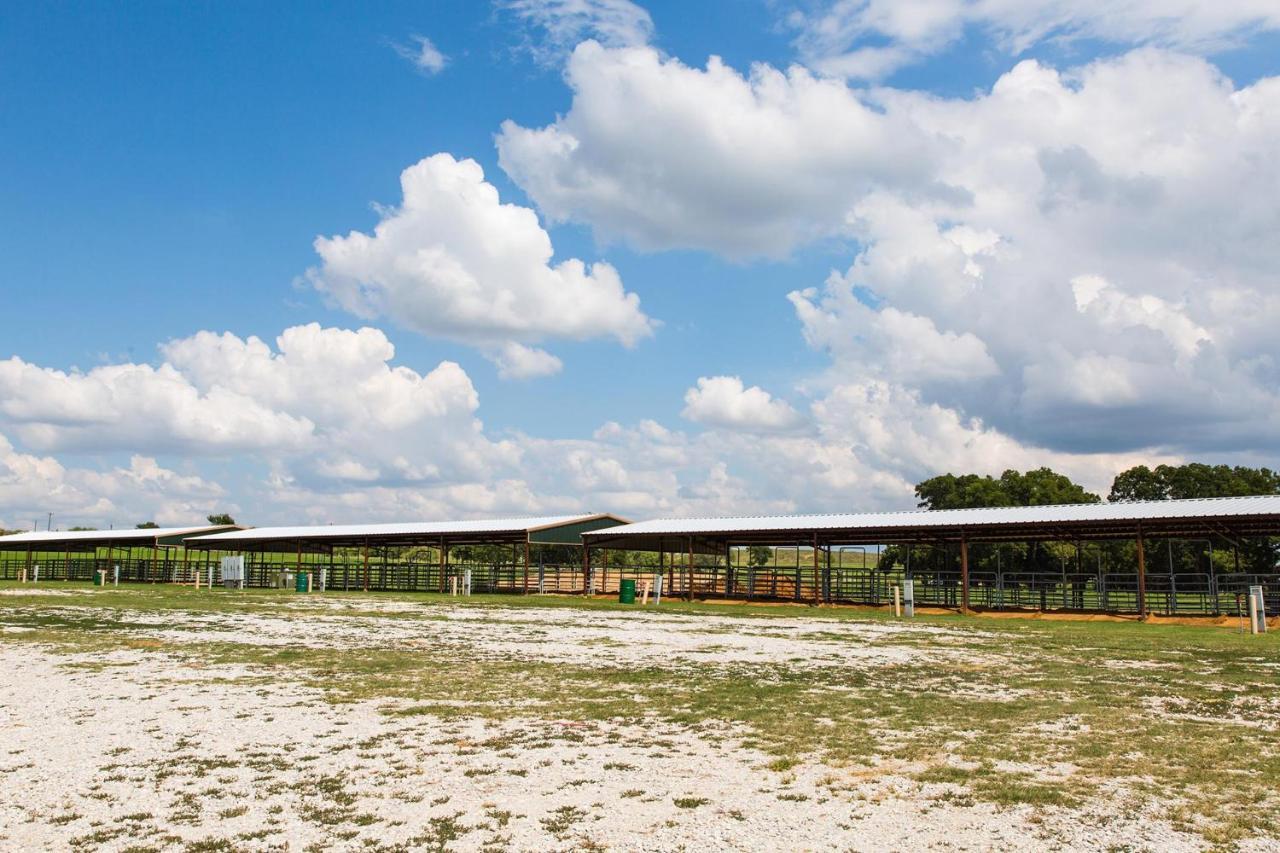 Hotel Nrs Event Center & Guest Ranch Decatur Esterno foto